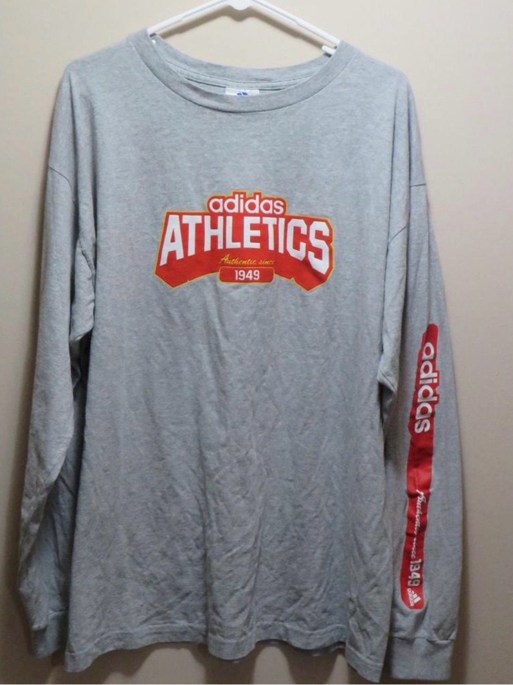 Adidas Men’s Vintage Grey Long Sleeve Tee with Red Graphic, Size 2XL